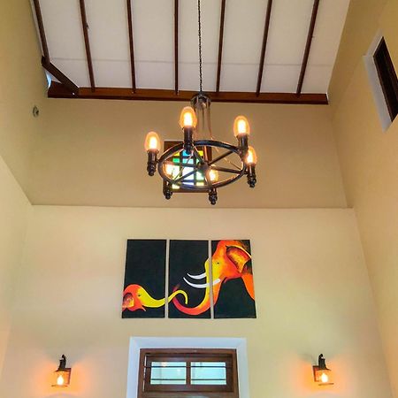 Headman House Antique Villa - A Seaside Royal Stay อาฮานกามา ภายนอก รูปภาพ
