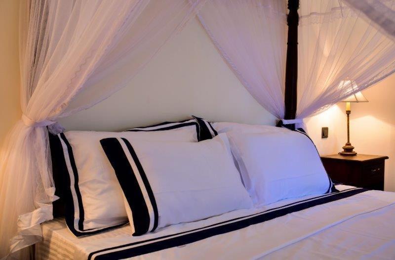 Headman House Antique Villa - A Seaside Royal Stay อาฮานกามา ภายนอก รูปภาพ