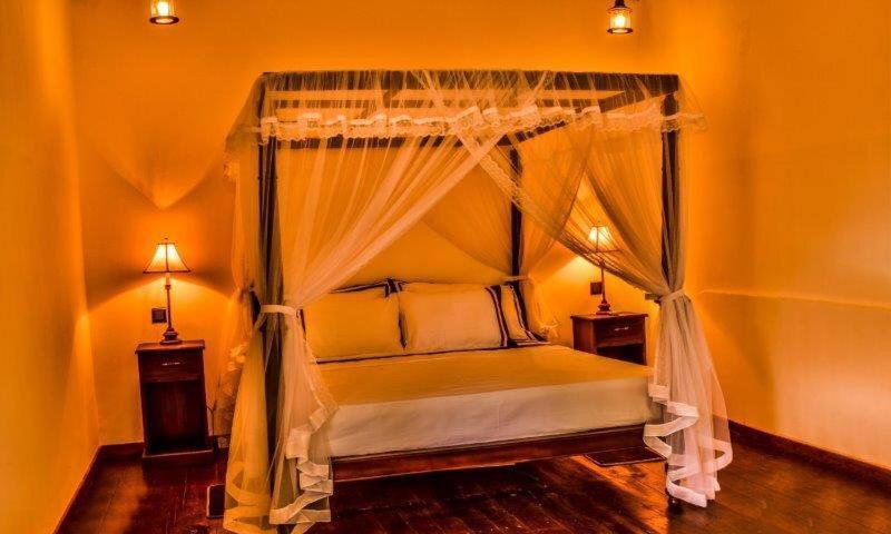 Headman House Antique Villa - A Seaside Royal Stay อาฮานกามา ภายนอก รูปภาพ